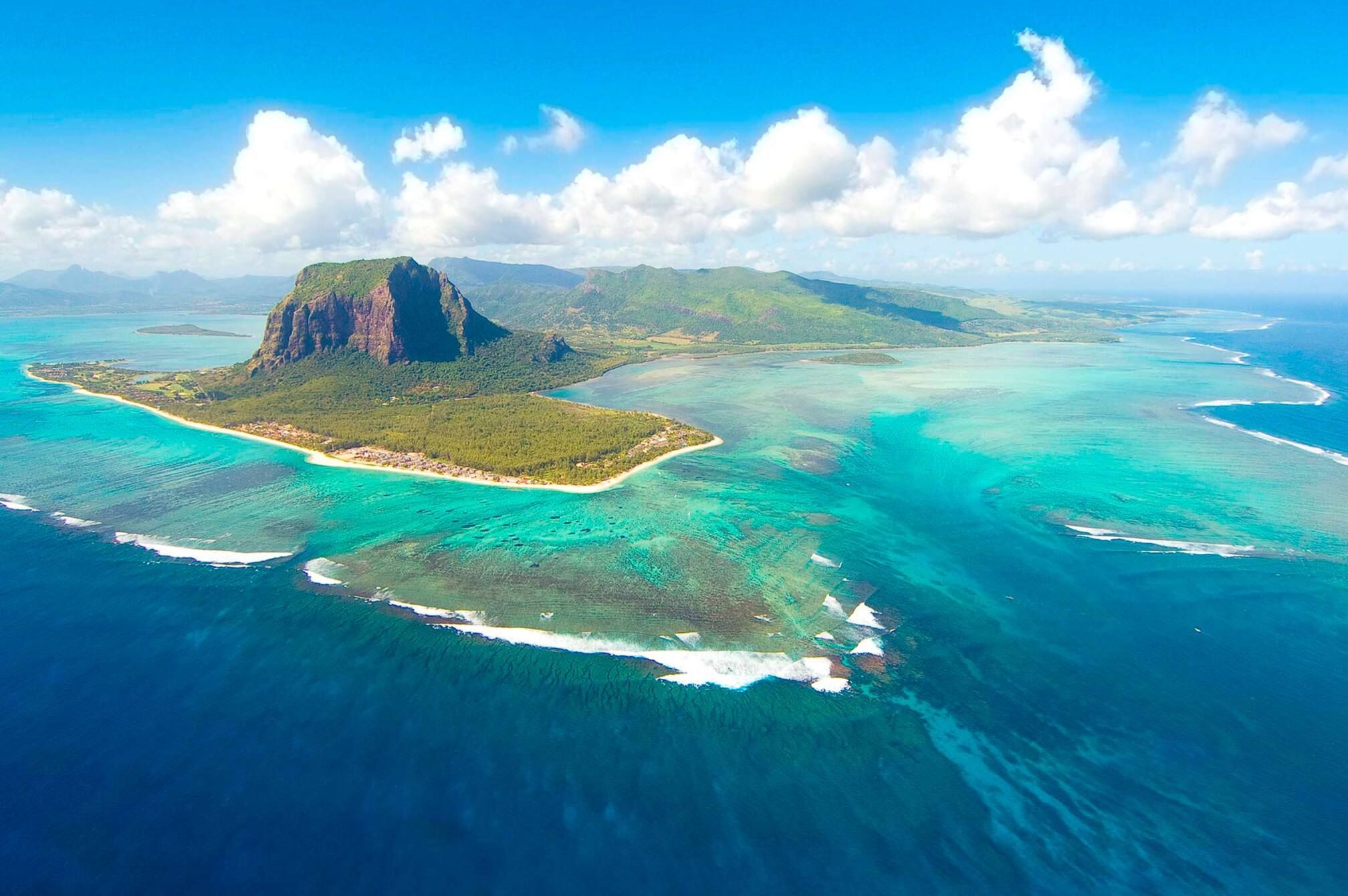 ¡Last Minute!💣🌺¡7 NOCHES EN ISLA MAURICIO!✈️ 🏝️ Viaja al paraíso africano con vuelos directos y media pensión 🏖️Hotel a 150 metros de la playa