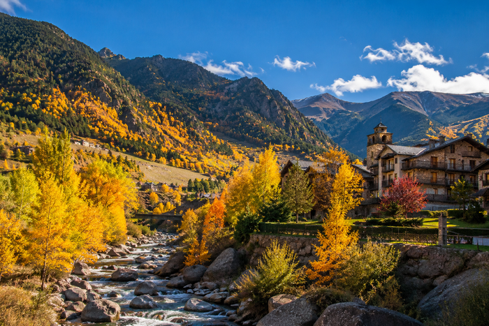 🌄🍁¡ANDORRA EN OTOÑO TIENE OTRO COLOR!🔝☺️ Hotel 3★ con desayuno y con -50% en niños ¡últimas fechas en octubre!  | La Massana