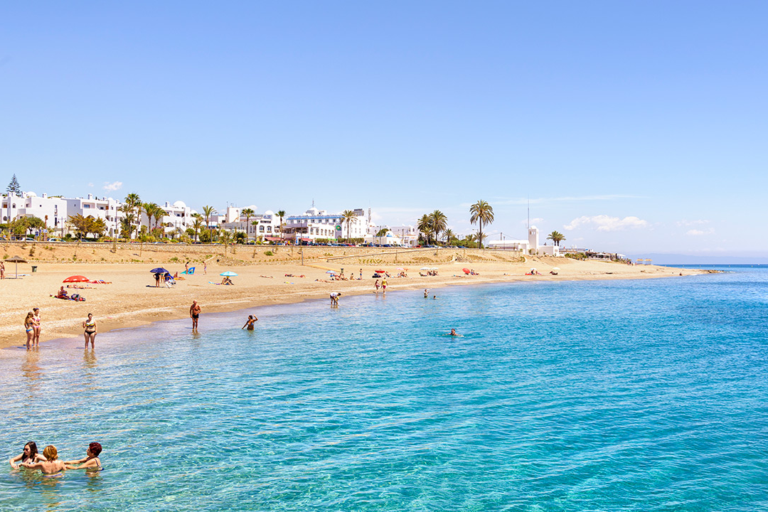 👨‍👩‍👧‍👦¡APARTAMENTOS DE HASTA 6 PERSONAS EN MOJACAR! 🐚🤍 Alójate desde 3 noches a 350 metros de la playa y con piscina | Costa de Almería