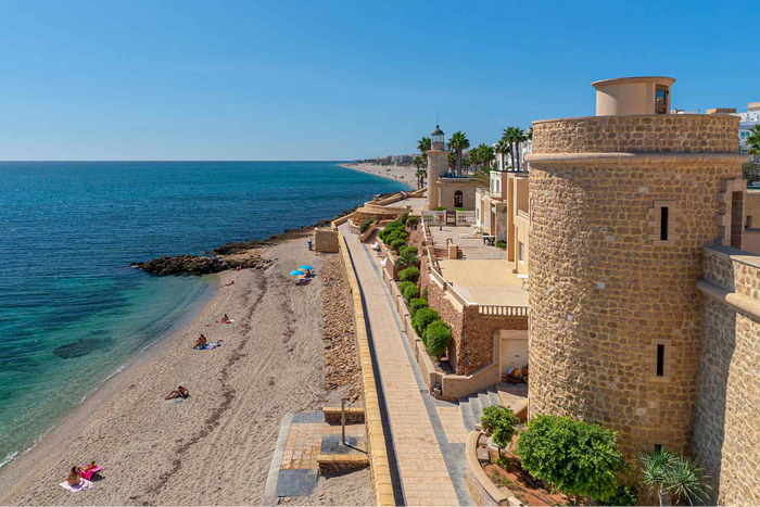 🌊 ¡UN VERANO 4 ⭐ A ORILLAS DEL MEDITERRÁNEO! 🌅 Alójate con MEDIA PENSIÓN frente a la playa en Aguadulce | Almería