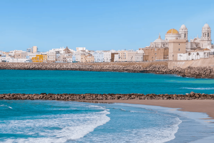 🌺⛵PRIMAVERA EN CÁDIZ ¡Una escapada irresistible!🏖️☀️Desde 2 noches: Hotel 4★ con desayuno en pleno centro y con piscina  | Costa de la luz