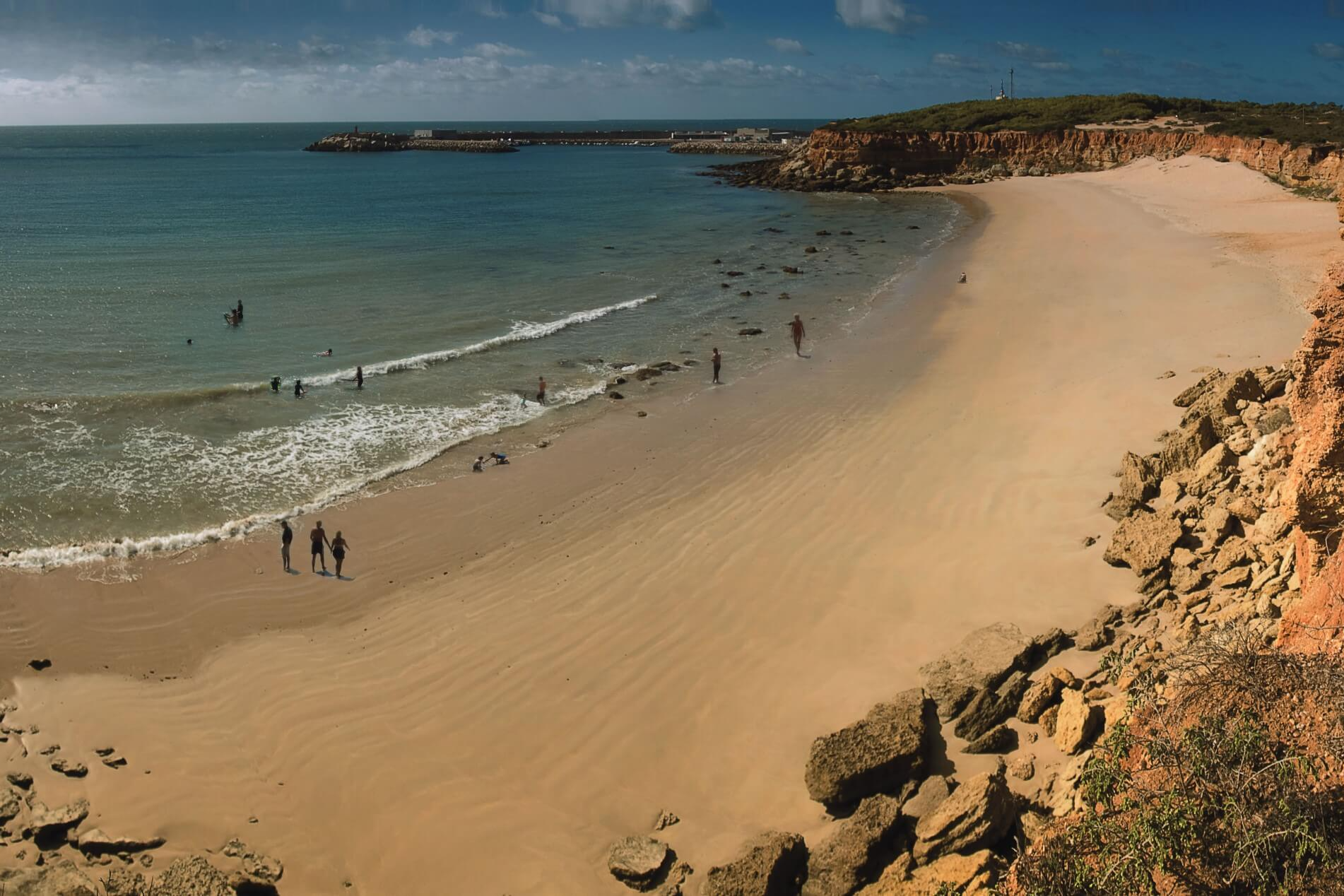 🏖️ Verão em Cádiz com Hotel 4* em Meia Pensão e Vistas para o Mar | Conil de la Frontera