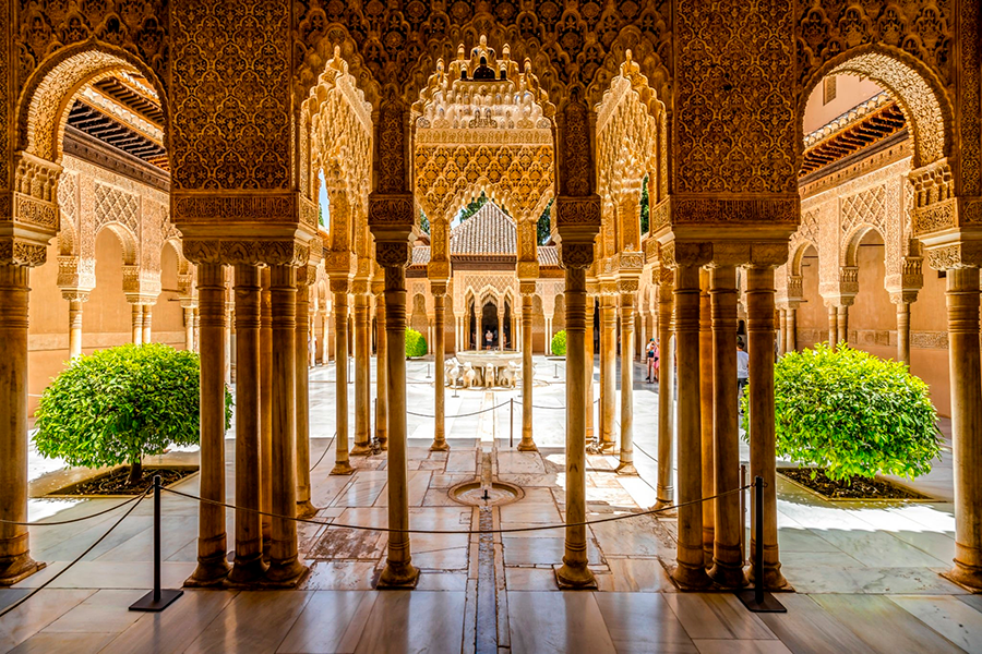 ✨¡ESCAPADA CON ENCANTO A GRANADA!🌙 Hotel 4* con desayuno y visita guiada a la Alhambra y a los Jardines del Generalife | En pareja 👨‍❤️‍👨