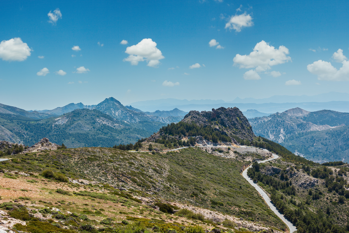 🍁¿BUSCANDO UNA ESCAPADA EN PLENA NATURALEZA?🏔️🍃 Ven a Sierra Nevada y alójate en unos apartamentos rodeados de impresionantes paisajes | Granada