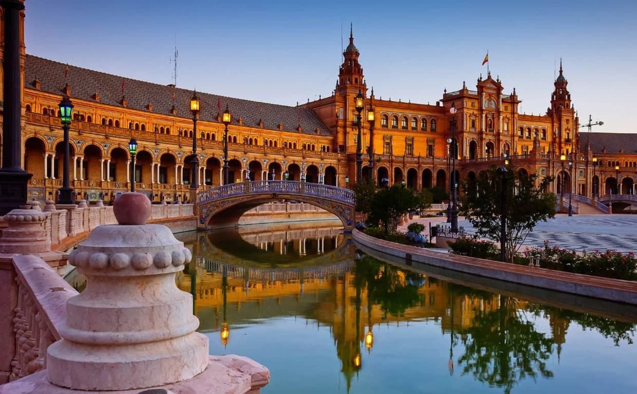 🌆 SEVILLA con crucero por el Guadalquivir 🚣🏽‍♂ ️ Estancia de 4* + Crucero en Barco por el Guadalquivir con NIÑOS GRATIS 👨‍👩‍👦