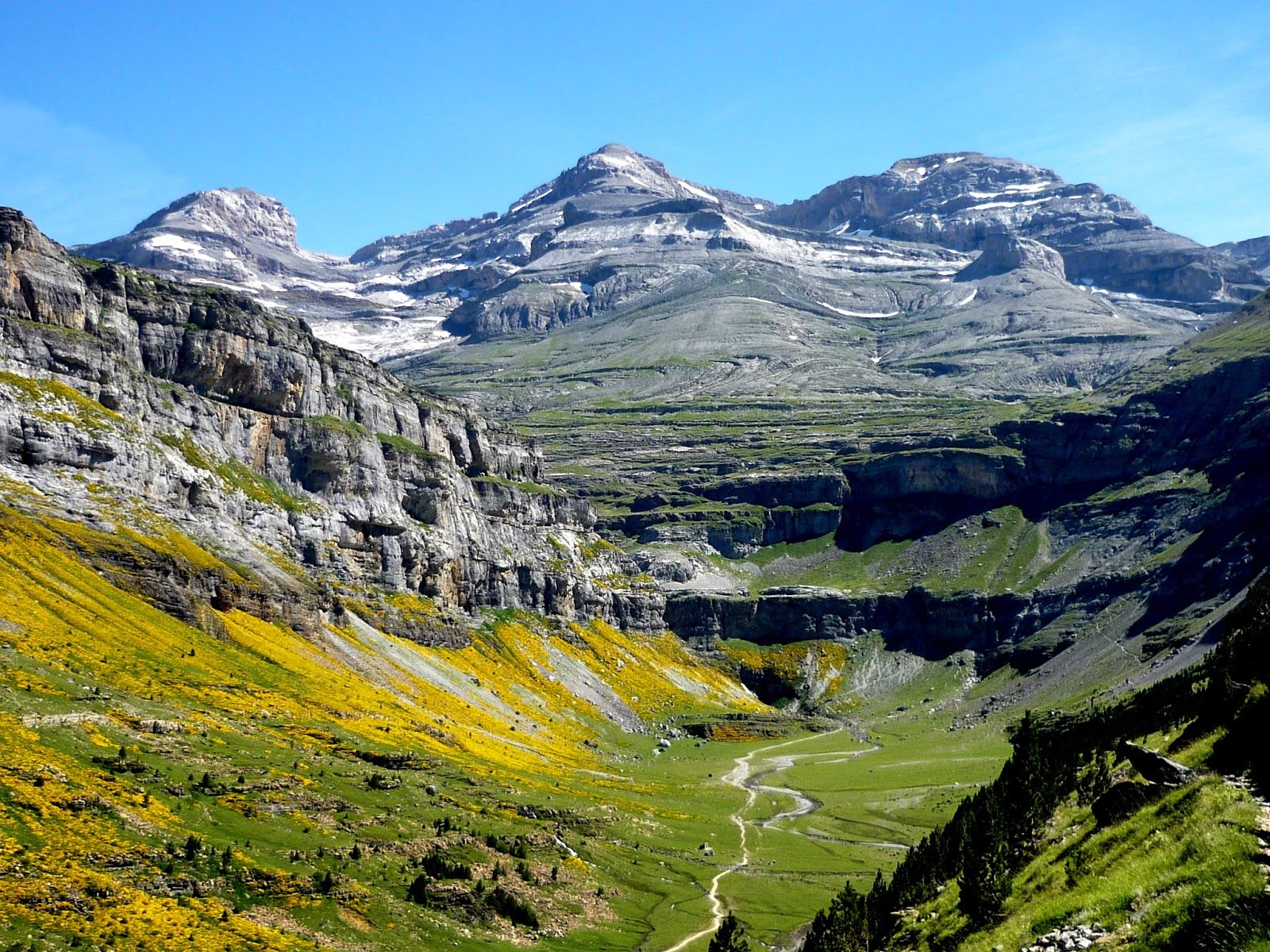 🏞️🌲¡DESCONEXIÓN EN EL PIRINEO!🧘🏼‍♀️✨Hotel 3* con Desayuno en entorno del Parque Nacional de Ordesa 📍 Bielsa, Huesca