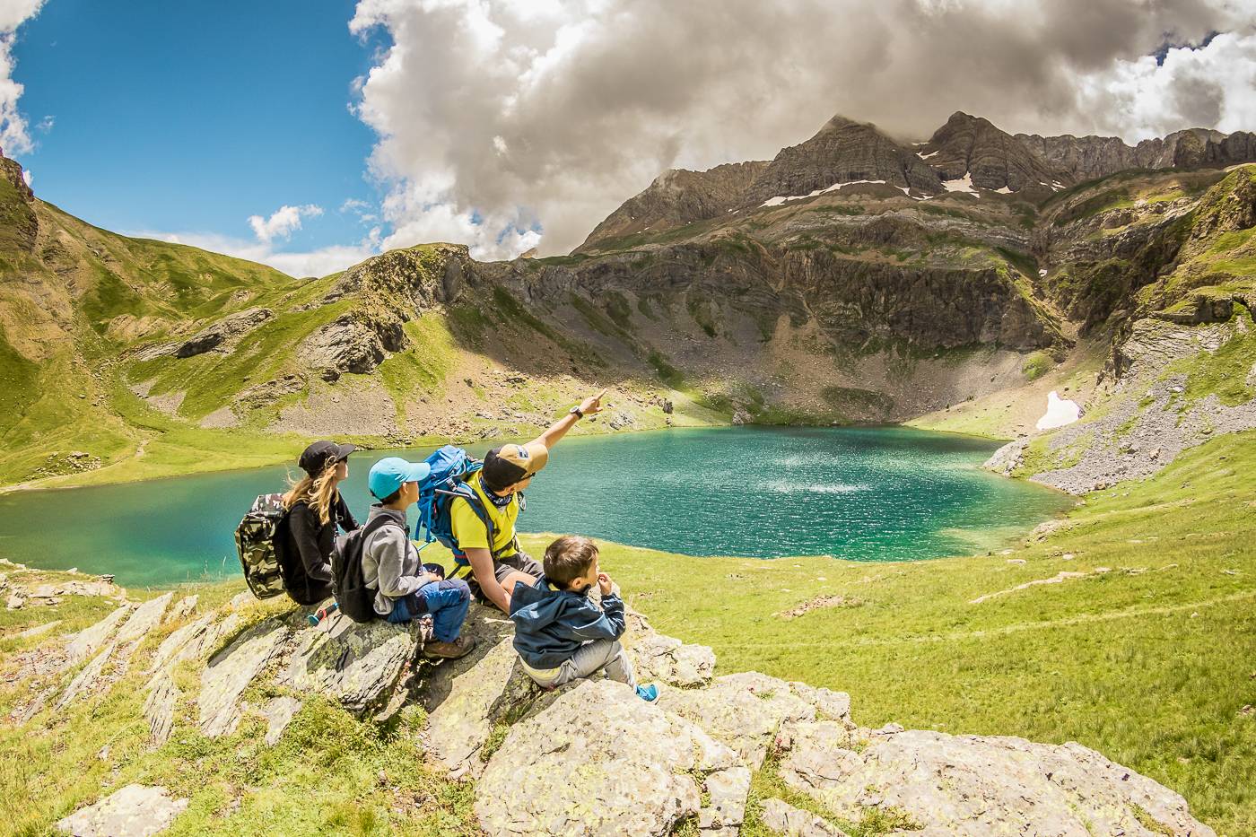 🏔️¡ESTE VERANO, ESCÁPATE AL CORAZÓN DEL PIRINEO ARAGONES! ☀️🌲Apartamentos desde 2 noches en el Valle de Tena 📍 Escarrilla, Huesca