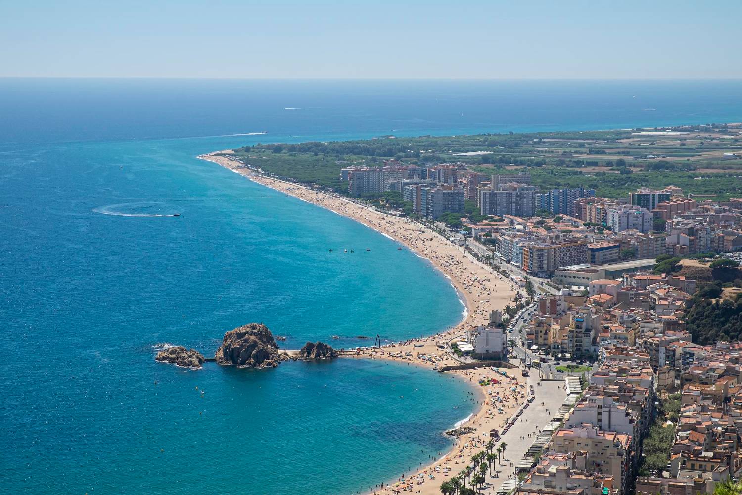 ¡Vacaciones 4* con Media Pensión en BLANES! 🐋 Te caes del hotel a la playa!