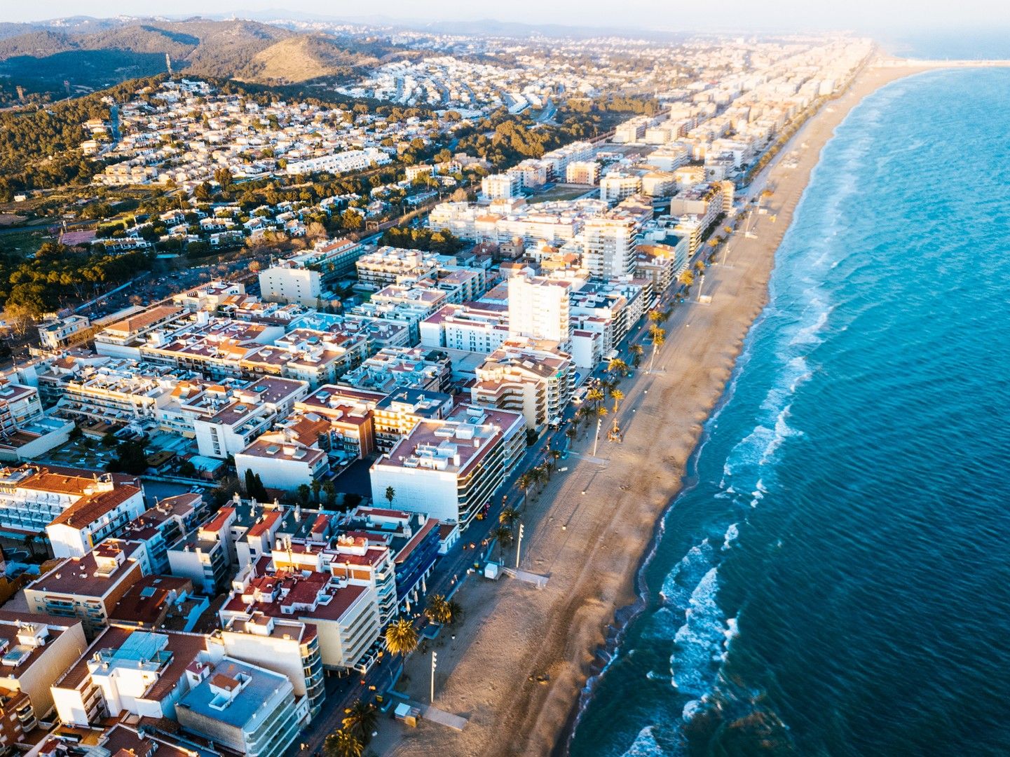 COSTA DORADA 💥Hotel 4* con Media Pensión a unos metros de la Playa