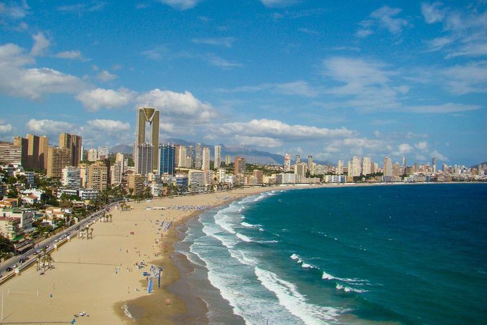 🏖️¡MEDIA PENSIÓN EN BENIDORM A 200 METROS DE LA PLAYA!🏙️☀️ Ven en Octubre o noviembre a un hotel 3*  situado en el centro | Alicante
