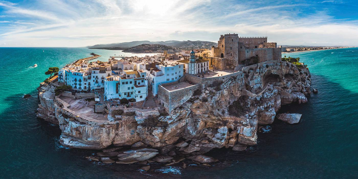 🏖️🍂 ESTE PUENTE DE OCTUBRE ¡PEÑÍSCOLA Y SU CASTILLO! 🏰🥐 PENSIÓN COMPLETA en Hotel 4★ + Entradas, en 1ª línea y APTO. Junior Suite | Castellón