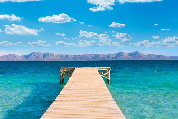 🍂🏝️¡ESCAPADA OTOÑAL A MALLORCA!🌞🚢 Desde 3 noches: Ferry con tu coche + Apartahotel 3* a 300 metros de la playa | Puerto de Alcudia
