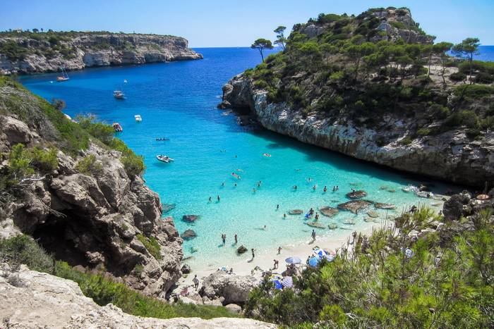 🌅✨ ¡VERANO EN MALLORCA! Desde 4 noches: Ferry con coche + Apartahotel 4★ con piscina y excelente ubicación | Can Picafort