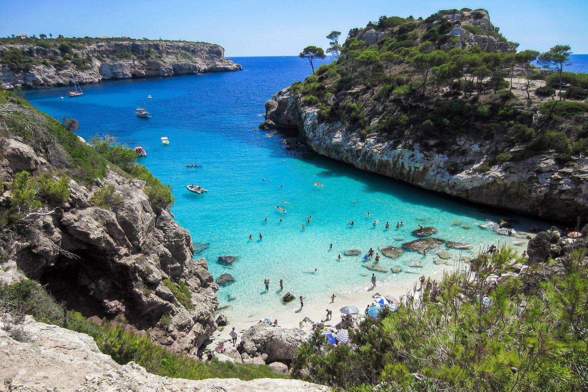 🏝️⛵¡A MALLORCA ESTE VERANO!🚢🌄 Desde 4 noches: Ferry con tu coche + Apartahotel 4★ con desayuno, piscina y excelente ubicación | Can Picafort 🏝️⛵¡A MALLORCA ESTE VERANO!🚢🌄 Desde 4 noches: Ferry con tu coche + Apartahotel 4★ con desayuno, piscina y excelente ubicación | Can Picafort