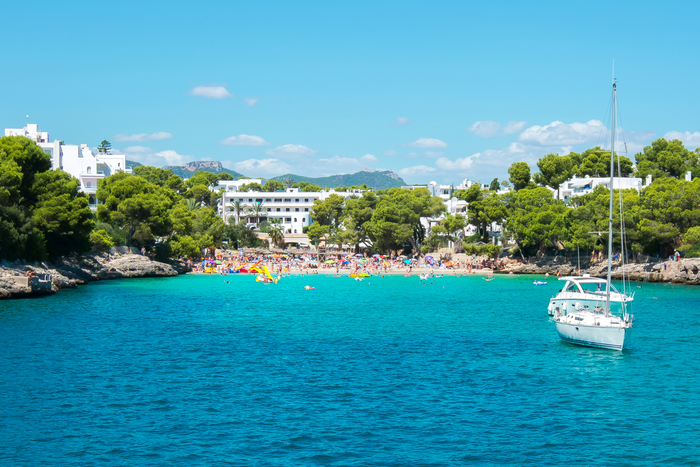 🏝️🏖️¡MALLORCA ENTRE CALAS!☀️🌊 Desde 3 noches: Ferry con tu coche + Hotel 4★ cerca de la playa y de distintas calas |  Cala d´Or