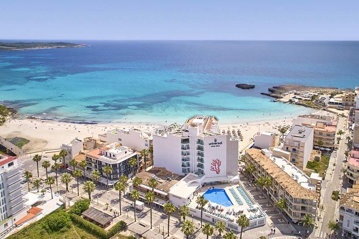 🌅 ¡UBICACIÓN IDEAL EN MALLORCA!🚢🐠 Desde 3 noches: Ferry con tu coche + Hotel con desayuno📍 Cerca de Playas de Sa Coma, S´illot y Cala Millor