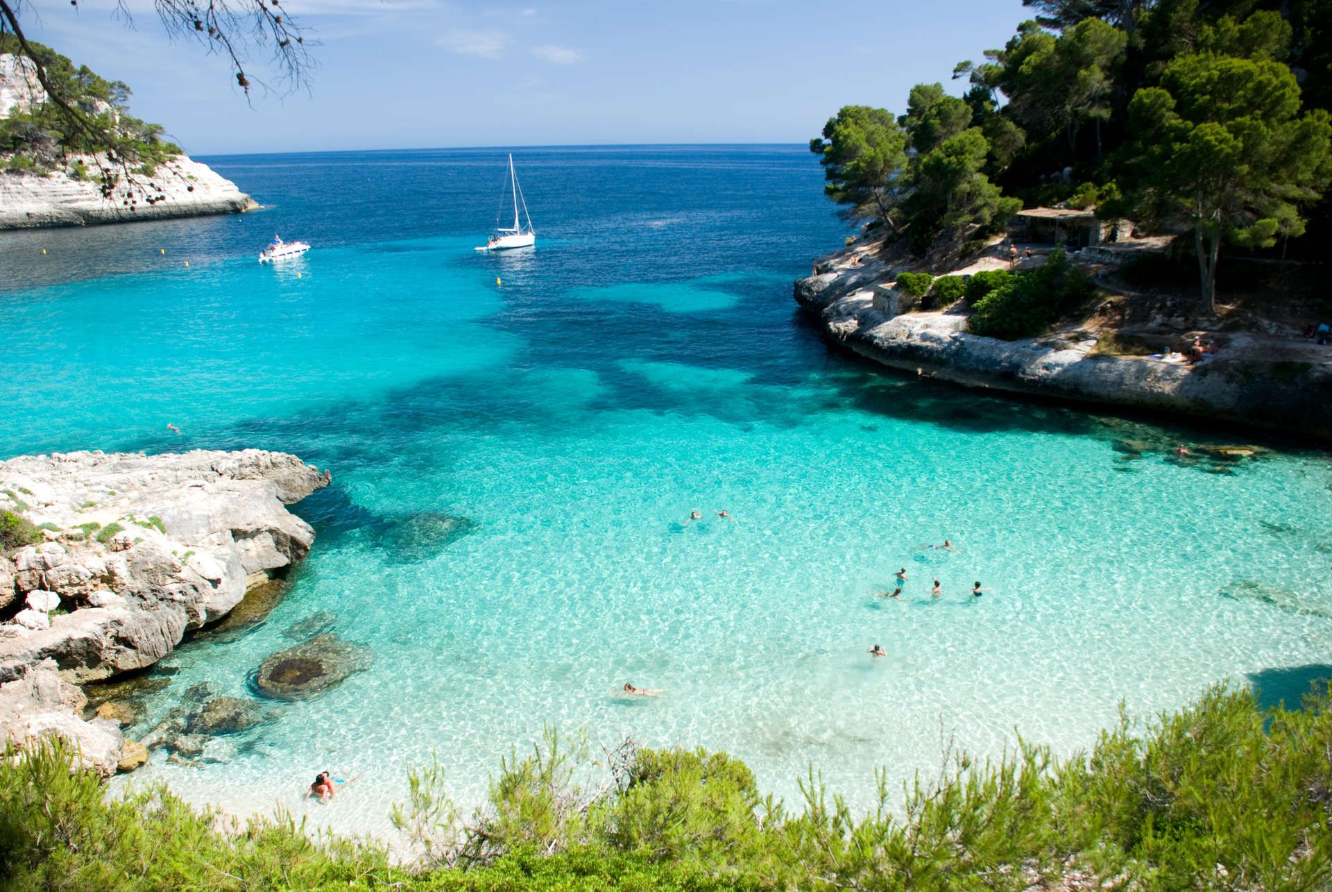 🏝️MENORCA ¡A UN PASO DE LA PLAYA! 🏝️Desde 3 noches: Ferry con tu coche + Apartamento en una excelente ubicación 📍 Cala'n Blanes  
