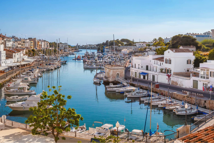 🏝️🩵¡MENORCA CON MEDIA PENSIÓN!🌊✈️ Desde 3 noches: Vuelos + Hotel 4★ frente al mar en una ubicación idílica | Cala Piques