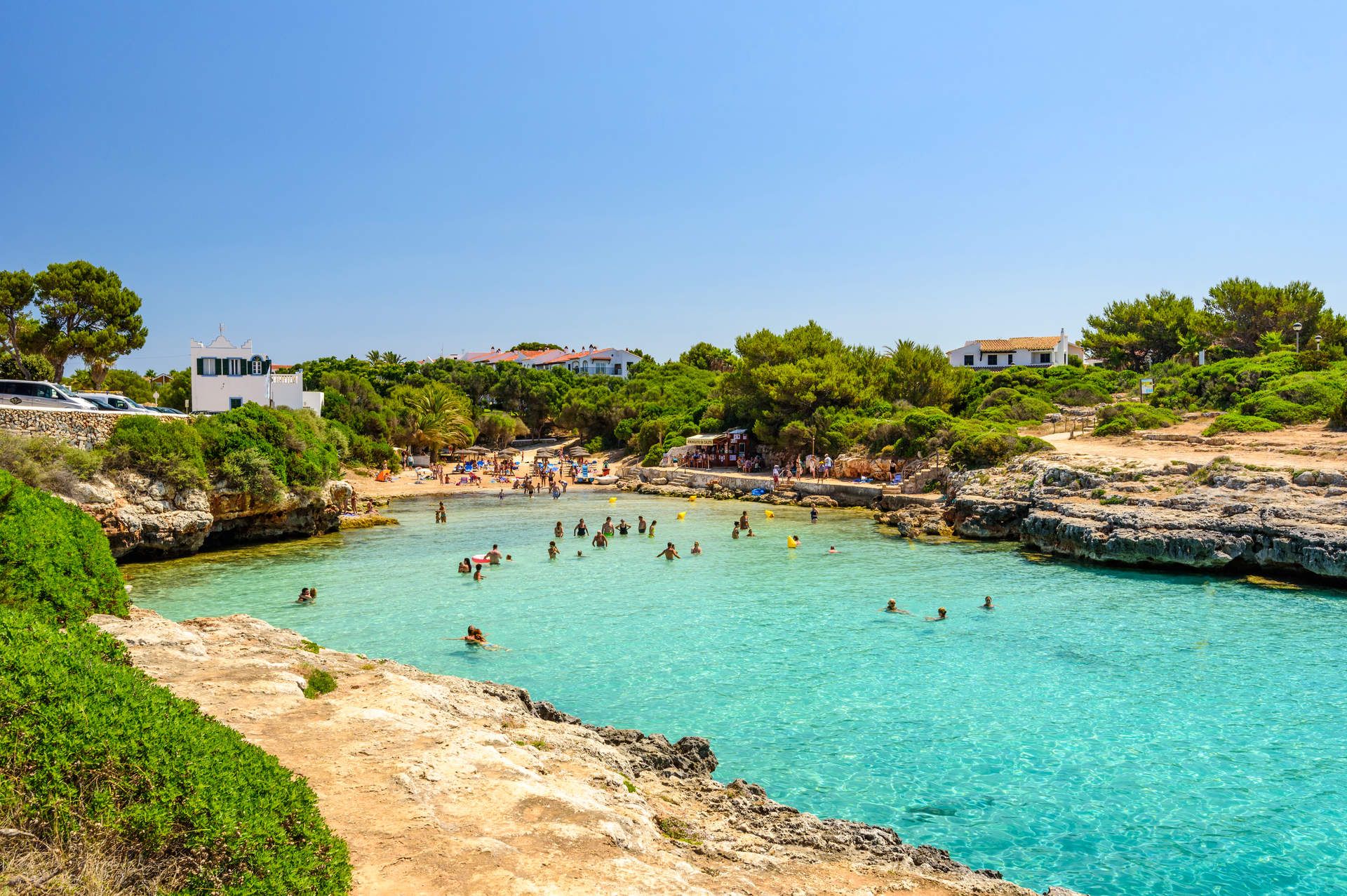 🏝️MENORCA FRENTE A LA PLAYA ¡Un paraíso de aguas cristalinas!💦 Apartamentos en exceleten ubicacion + Ferry con tu coche a bordo |  Sa Caleta