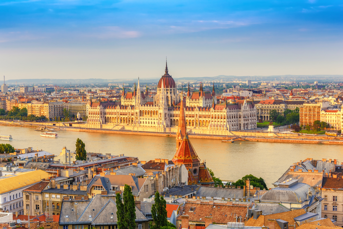 ✈️🕌BUDAPEST, LA JOYA DEL DANUBIO♨️🌉Vuelos + Hotelazo 4★ con desayuno en el centro, vistas panorámicas y entretenimiento | Hungría