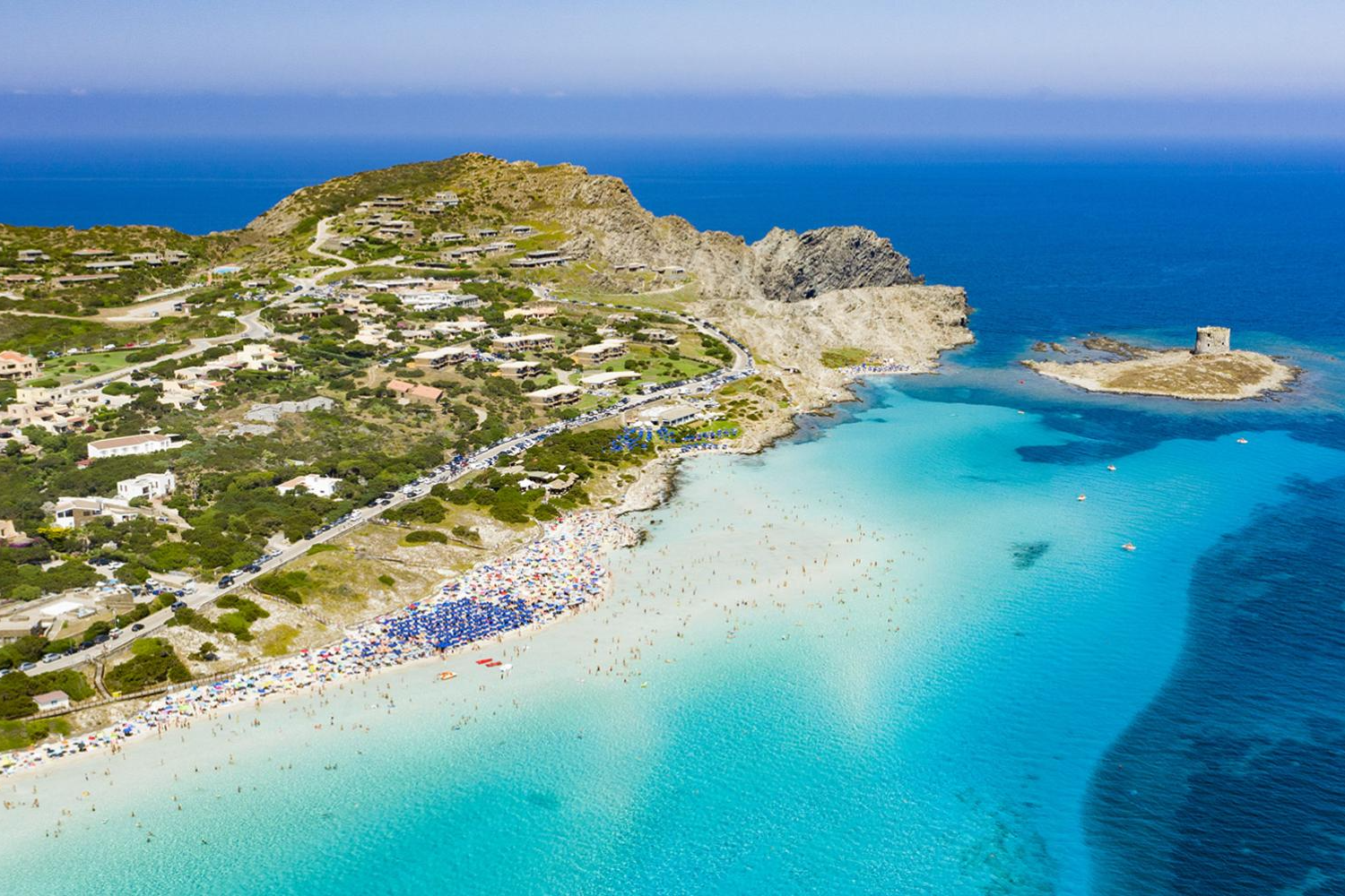 🏝️ ¡UN VERANO IDÍLICO EN CERDEÑA! 🚢 Viaje en Ferry con coche a bordo y hotel 4* en la mejor playa de la isla | Italia