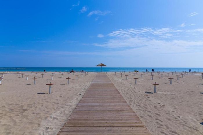 🎉 Sole, mare e divertimento: vivi una settimana indimenticabile a Rimini! ☀️🌊