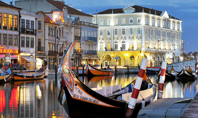 ✨ ESCAPADA A AVEIRO: La Venecia Portuguesa✨ Embarca en un “moliceiro” y recorre los canales | Hotel incluido