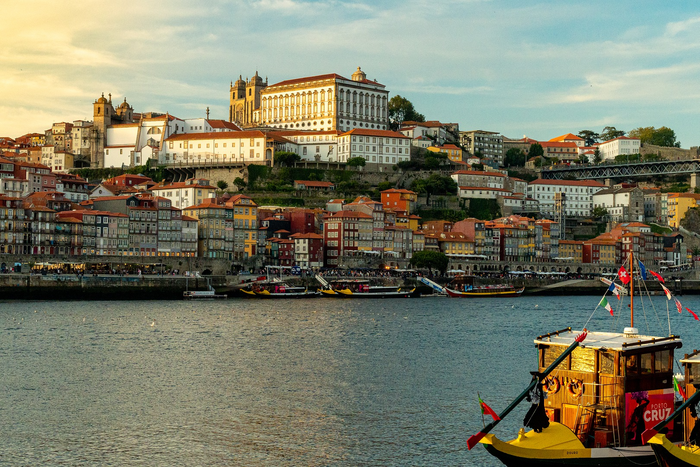 🌉¡UN PASEO EN BARCO POR EL DUERO EN OPORTO! 🛥️💞Hotel 4⭐ con desayuno + Recorrido en Barco por el Río Duero | A 15 min de la actividad