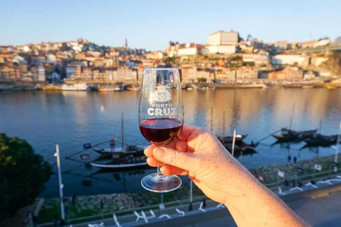 🌉🫧 ¡ESCAPADA DE RELAX A OPORTO! 💑✈️ 2, 3 o 4 noches: Vuelos + Hotel 4★ con desayuno, piscina y acceso diario al SPA | Portugal