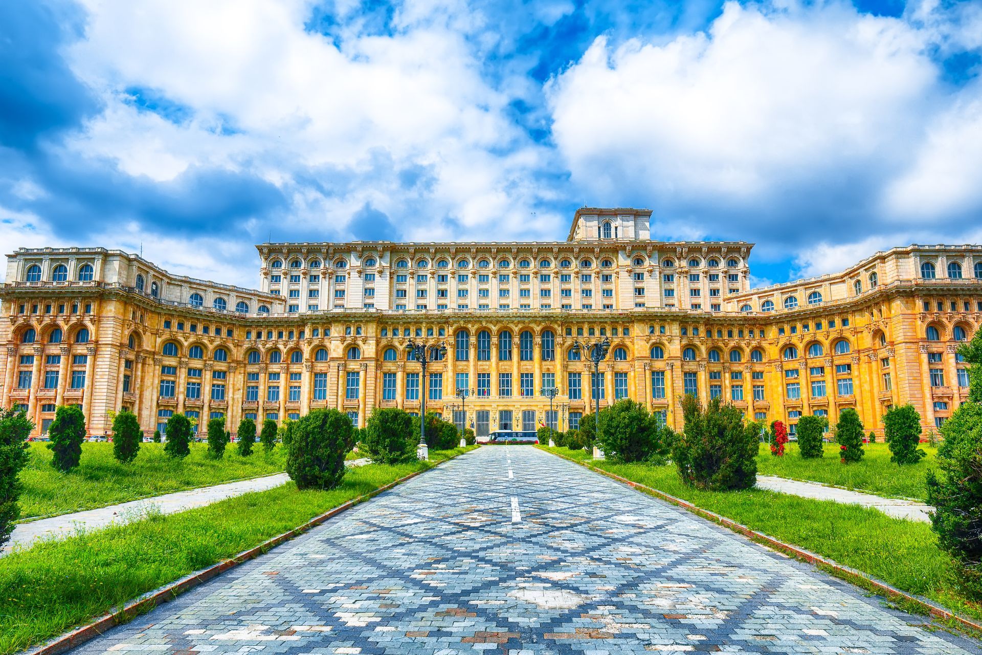 ✈️♨️BUCAREST, ¡EL PARÍS DEL ESTE Y DE DRÁCULA!🧛🏼Vuelos + Apartahotel 4★ con desayuno a menos de 2 km del centro | Rumanía