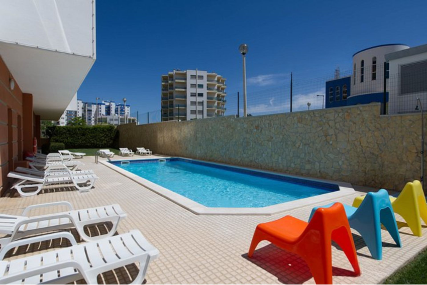 Studio 17 By Atlantic Hotels, com piscina exterior e a 1,5km da Praia