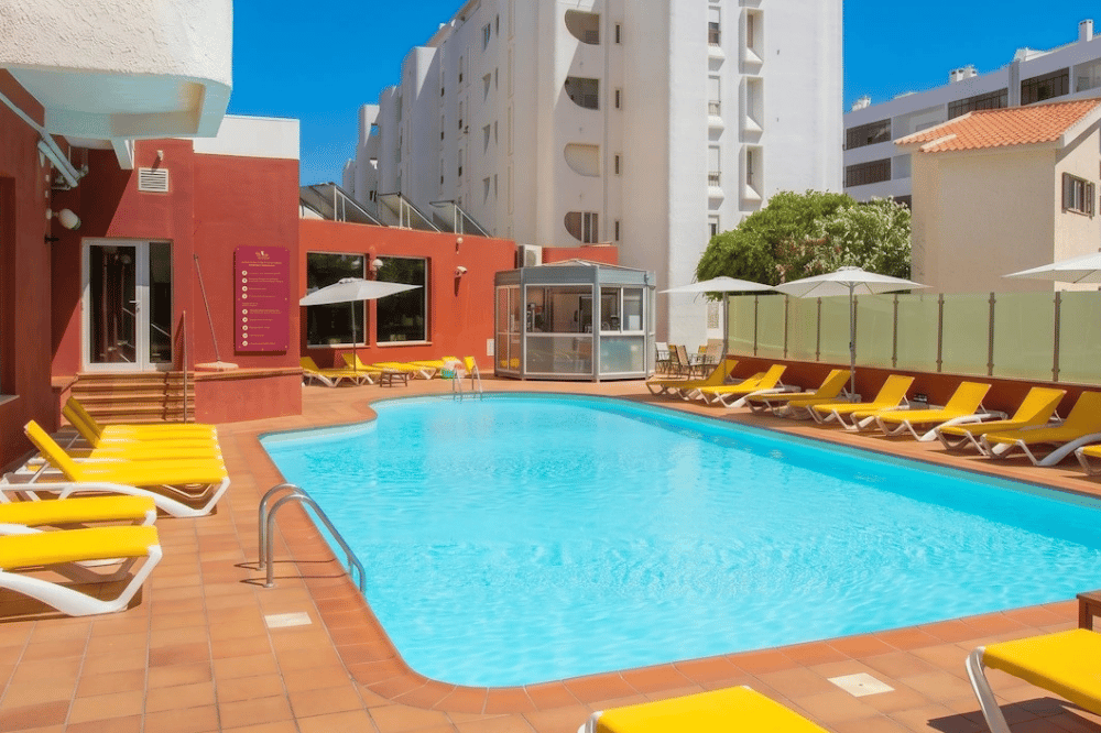 Hotel Quarteirasol 4*, a 2 minutos a pé da Praia com pequeno-almoço incluído