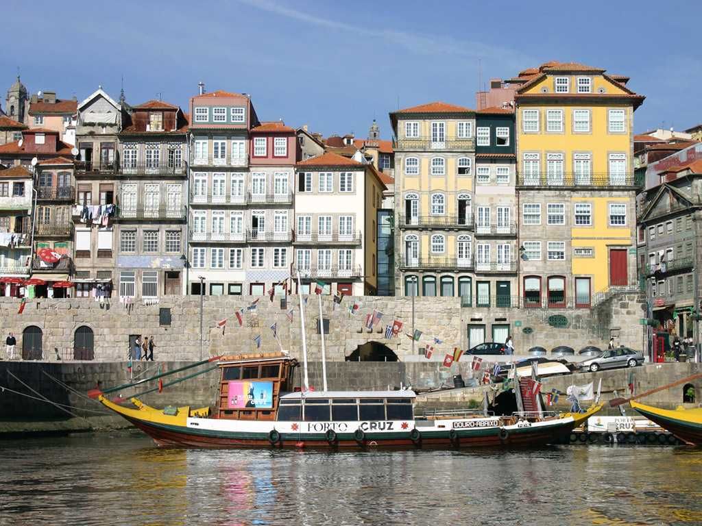 Visita Guiada Meio Dia Porto e Caves-1