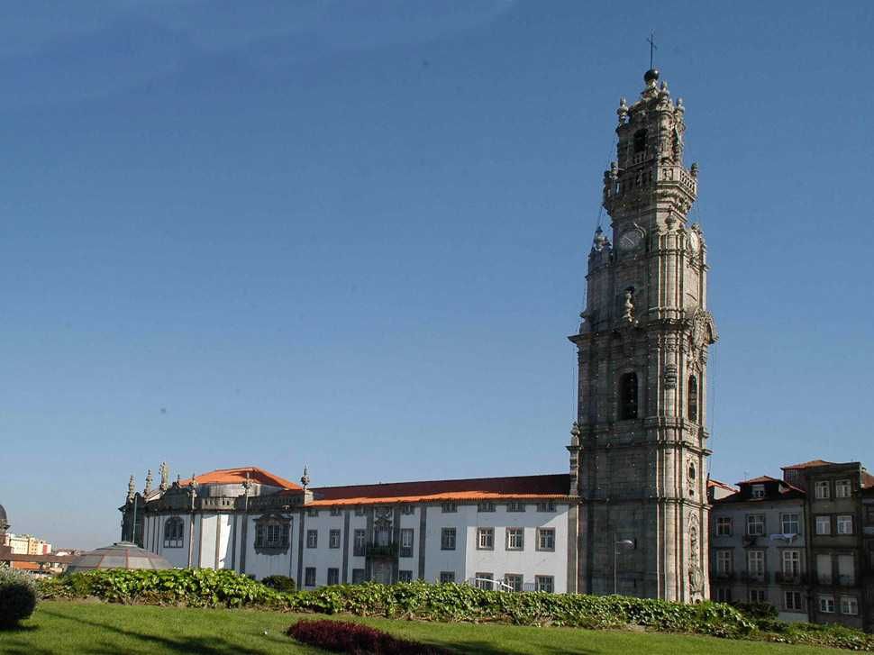 Visita Guiada Meio Dia Porto e Caves-5