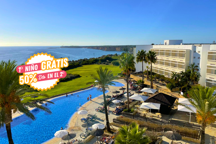 🏖️ ¡CÁDIZ EN FAMILIA CON MEDIA PENSIÓN! 🌊Desde 2 noches: Hotel 4⭐ en Conil con  1º niño GRATIS y 2º al -50% o gratis según fechas  y vistas al mar 