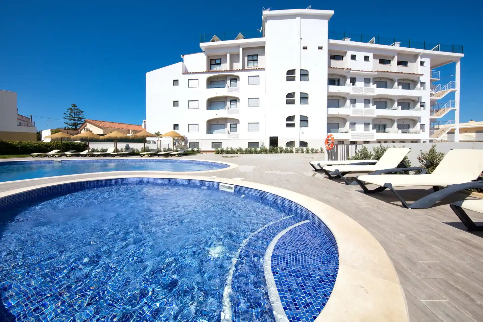 ☀️ Férias no Algarve em Hotel 4*  com Pequeno-Almoço e Piscina Exterior | ALVOR
