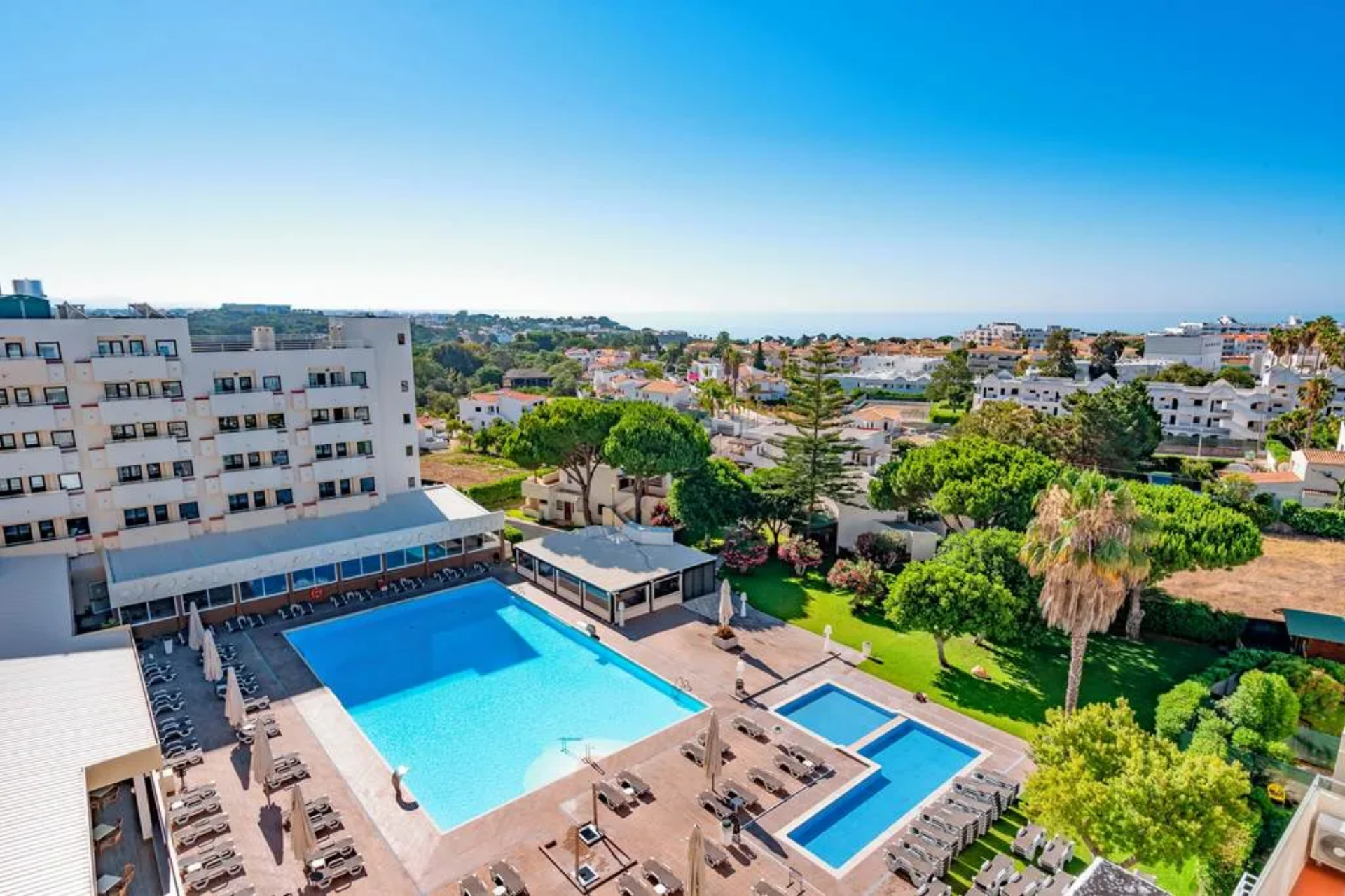 🏖️ Férias inesquecíveis perto da praia em Aparthotel 4* Tudo Incluído | Albufeira
