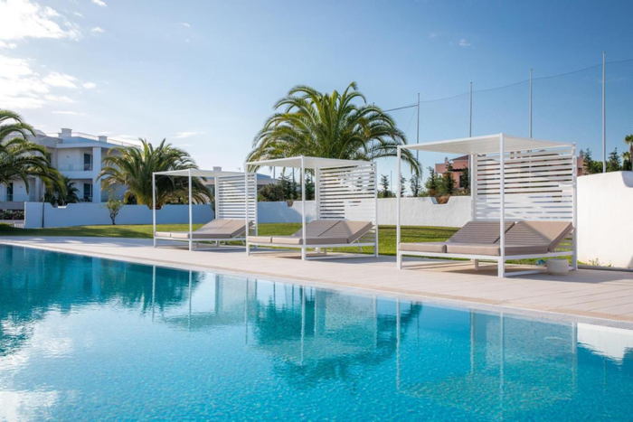 🏖️ Férias sem Preocupações! Hotel 4* com piscina e perto da Praia | Lagos