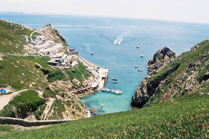 🛥️ Escapadinha em Hotel a poucos minutos da praia e viagem às Berlengas | Peniche