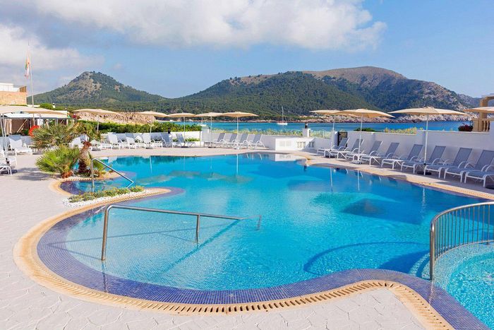 🧑‍🤝‍🧑🏝️¡MALLORCA PARA DOS CON DESAYUNO! 💗🚢Desde 3 noches: Ferry con tu coche + Hotel 3* Sup a un paso de la playa y vistas al mar | Peguera