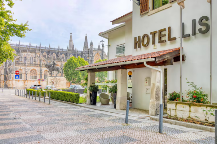 🏛️ Hotel 4* em frente ao Mosteiro de Santa Maria da Vitória | Batalha