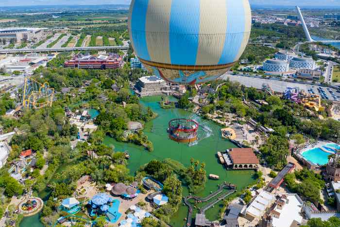 🎢 Escapadinha Fenomenal em Hotel 4* + Bilhetes para a Isla Mágica. Explore este parque cheio de aventuras!  | Sevilha