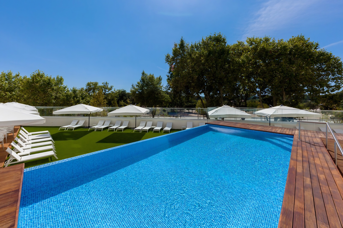 🏫 Hotel 4* junto ao Santuário com Piscina Exterior, Pequeno-Almoço e Opção de Spa | Fátima