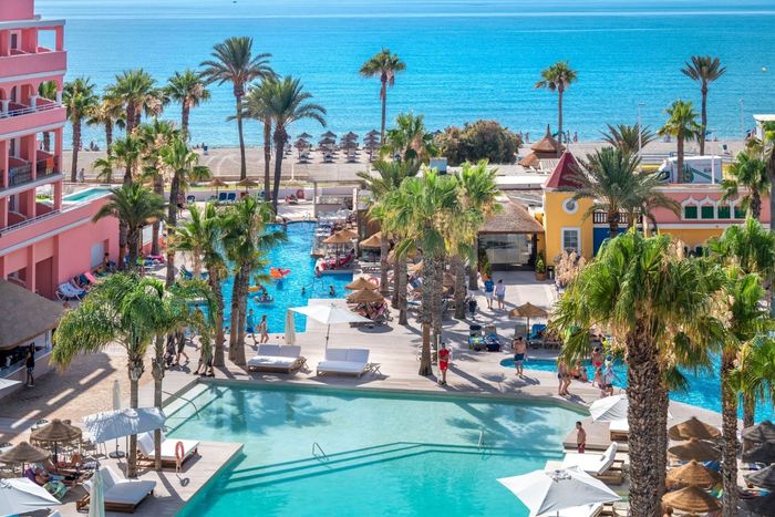 ⛱️¡ROQUETAS DE MAR FRENTE AL MAR! 🌊Hotel 4* con MEDIA PENSIÓN y toboganes incluidos 📍 Almería