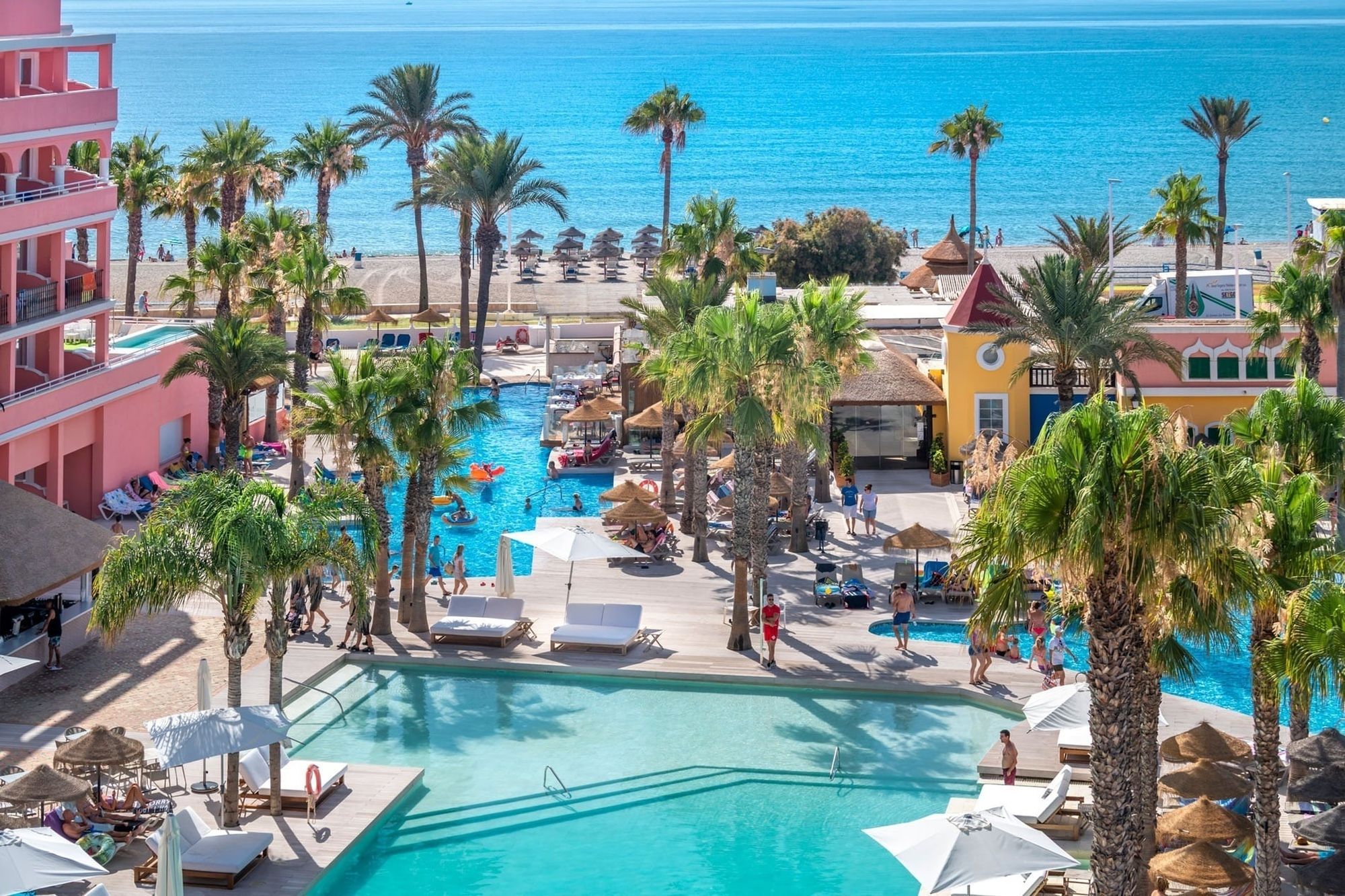 ⛱️¡ROQUETAS DE MAR FRENTE AL MAR! 🌊Hotel 4* con MEDIA PENSIÓN y toboganes incluidos 📍 Almería ⛱️¡ROQUETAS DE MAR FRENTE AL MAR! 🌊Hotel 4* con MEDIA PENSIÓN y toboganes incluidos 📍 Almería