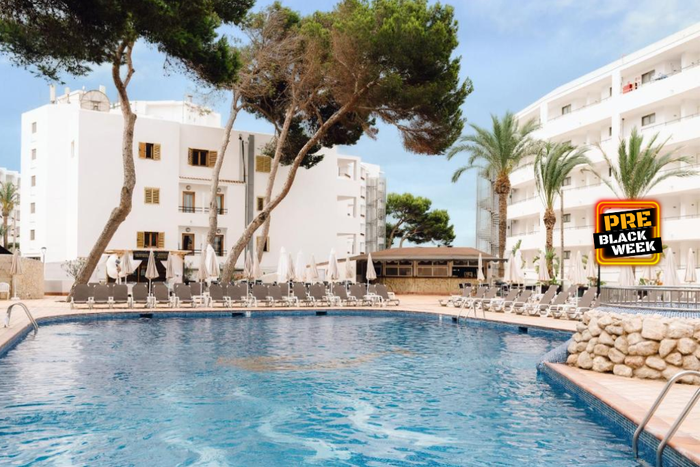 🖤¡PREBLACK FERRY!🏝️IBIZA CON TODO INCLUIDO🍸🚢 Desde 3 noches: Ferry con tu coche + Hotel 3* junto a Playa Es Canar y Cala Nova