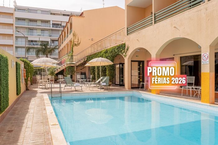 🏖️ A apenas 150 metros da praia, desfrute deste acolhedor Hotel 4* com piscina exterior | Monte Gordo
