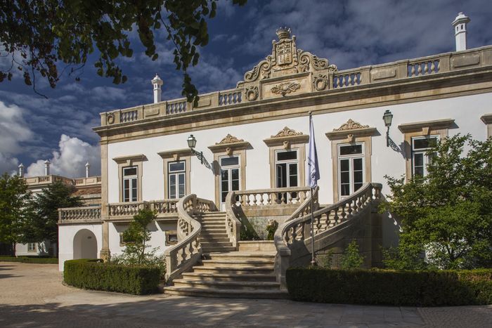 🌟 Encante-se com o Hotel Quinta das Lágrimas 5* com jardins e spa incluídos | Coimbra