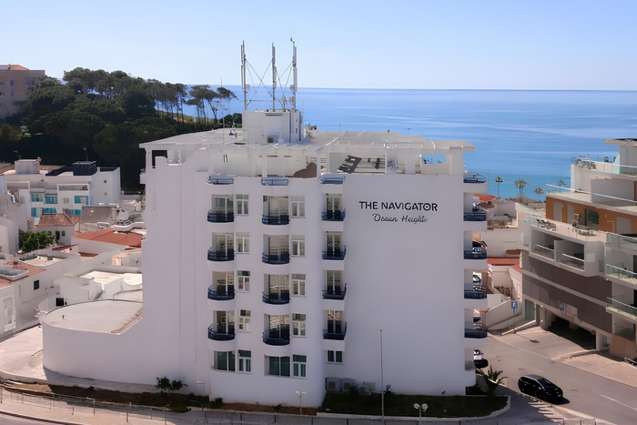 🌴 Fantástico Hotel 4* com Piscina Exterior perto da Praia | Albufeira
