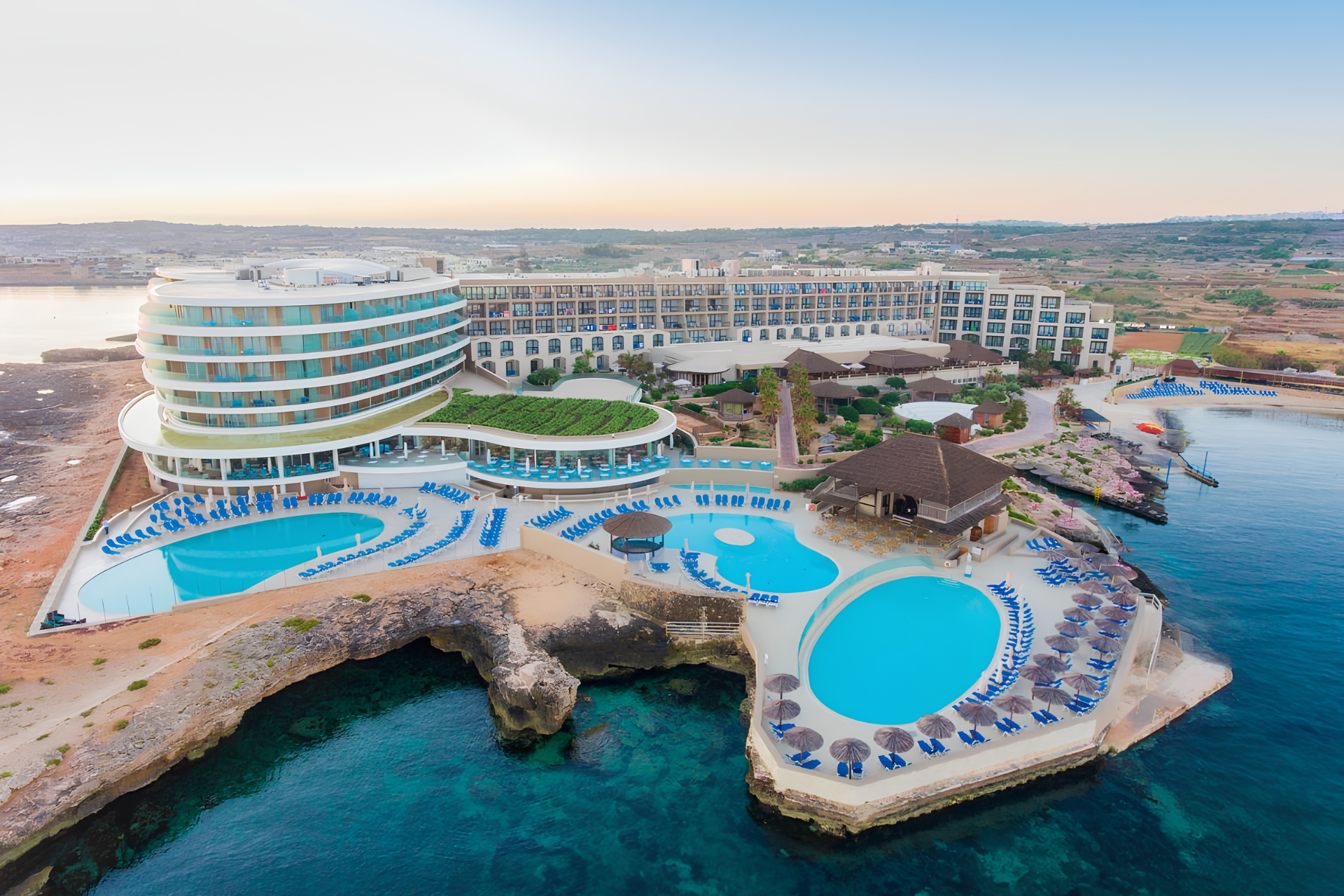 ✈️💛 Explore a Jóia do Mediterrâneo: Voos desde Lisboa ou Porto + Hotel 4* com piscina e pequeno-almoço | Malta ✈️💛 Explore a Jóia do Mediterrâneo: Voos desde Lisboa ou Porto + Hotel 4* com piscina e pequeno-almoço | Malta